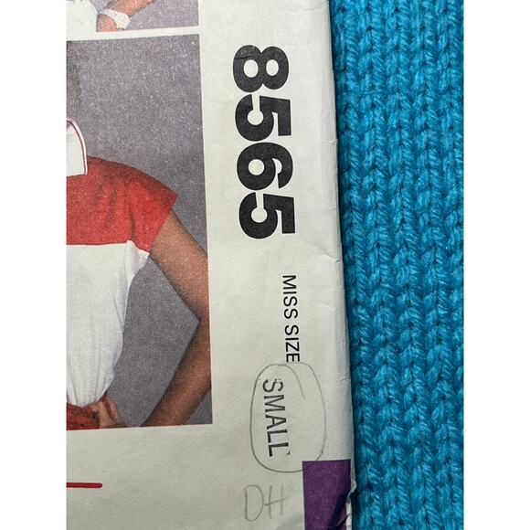 McCalls 8565 Sewing pattern polo shirt Brooke Shields size small - Picture 2 of 6